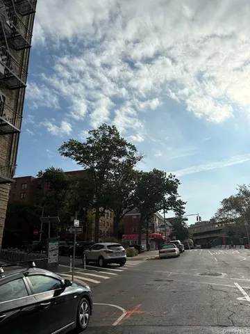 $389,000 | 5005 43rd Avenue, Unit 5H | Woodside