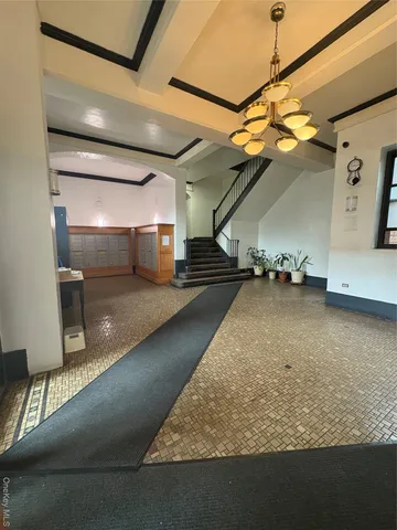 $389,000 | 5005 43rd Avenue, Unit 5H | Woodside