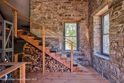 a view of entryway with a front door