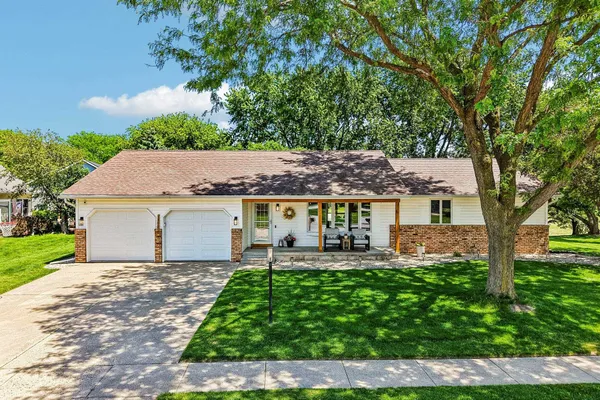 $574,900 | 1102 South Holiday Drive, Waunakee, WI 53597