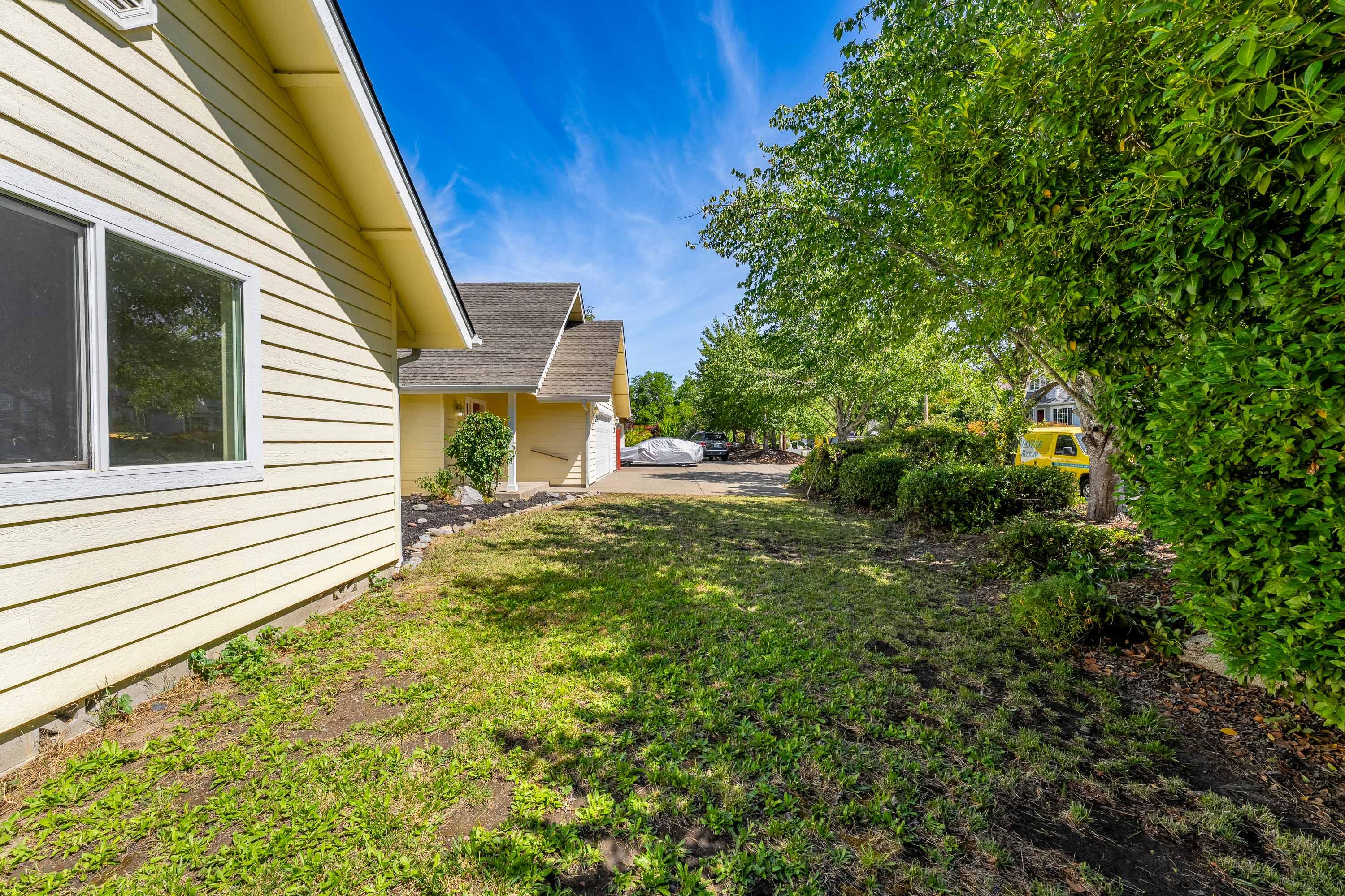 1692 Leonard Road Grants Pass, OR 97527 - Photo 4 of 36 Front View