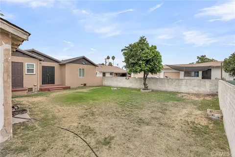 a house view with a backyard space
