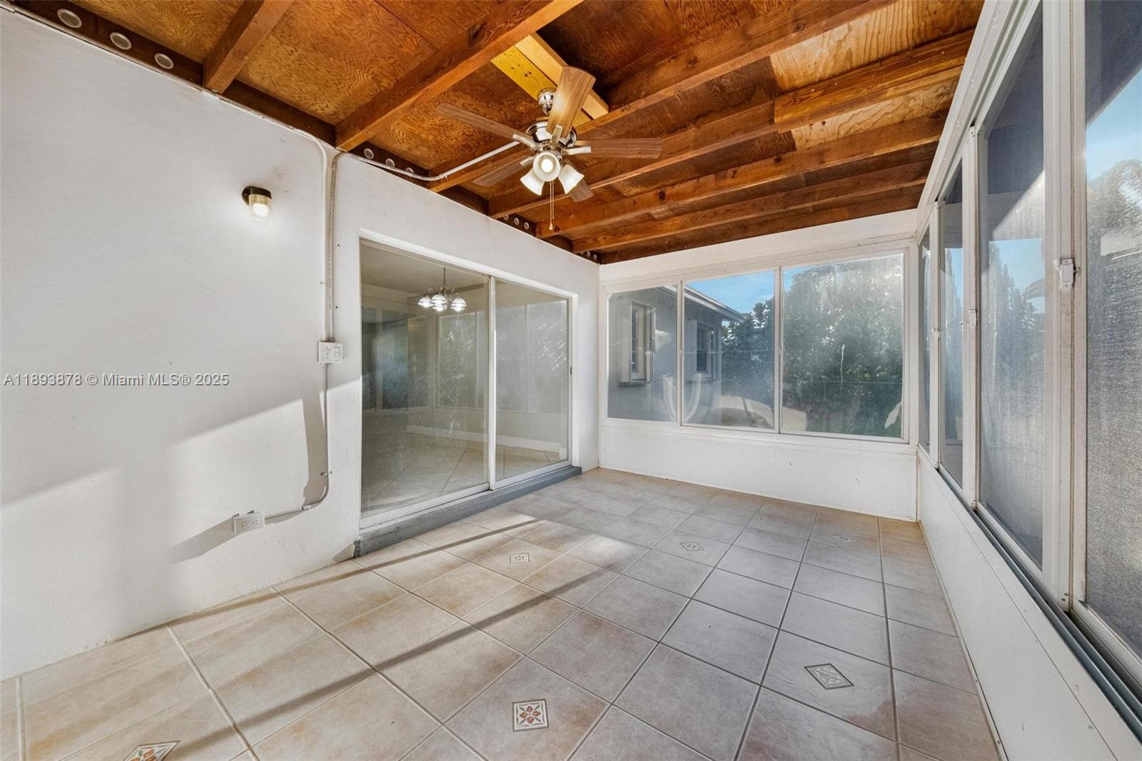 3589 Island Road Palm Beach Gardens, FL 33410 - Photo 25 of 40 a view of entryway