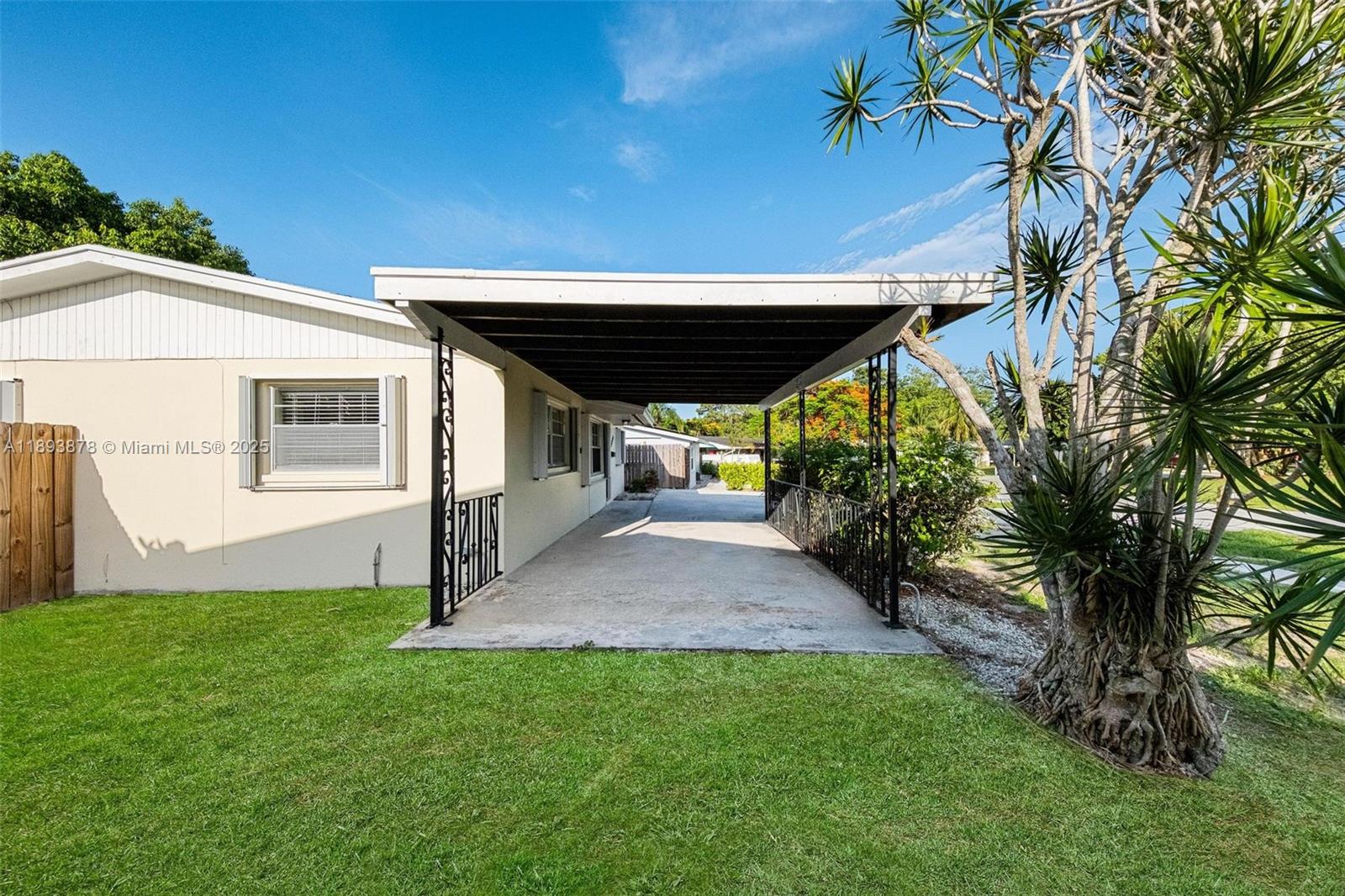 3589 Island Road Palm Beach Gardens, FL 33410 - Photo 8 of 40 a view of a back yard of the house