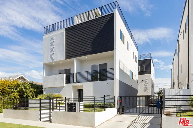 $5,500 | 222 North Coronado Street, Los Angeles, CA 90026