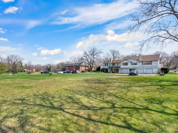 $2,300 | 6-s018 Steeple Run Drive, Unit 6S018, Naperville, IL 60540