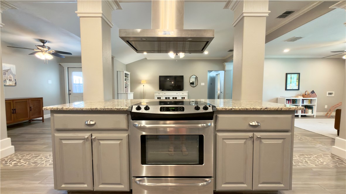 638 Moray Place Corpus Christi, TX 78411 - Photo 12 of 34