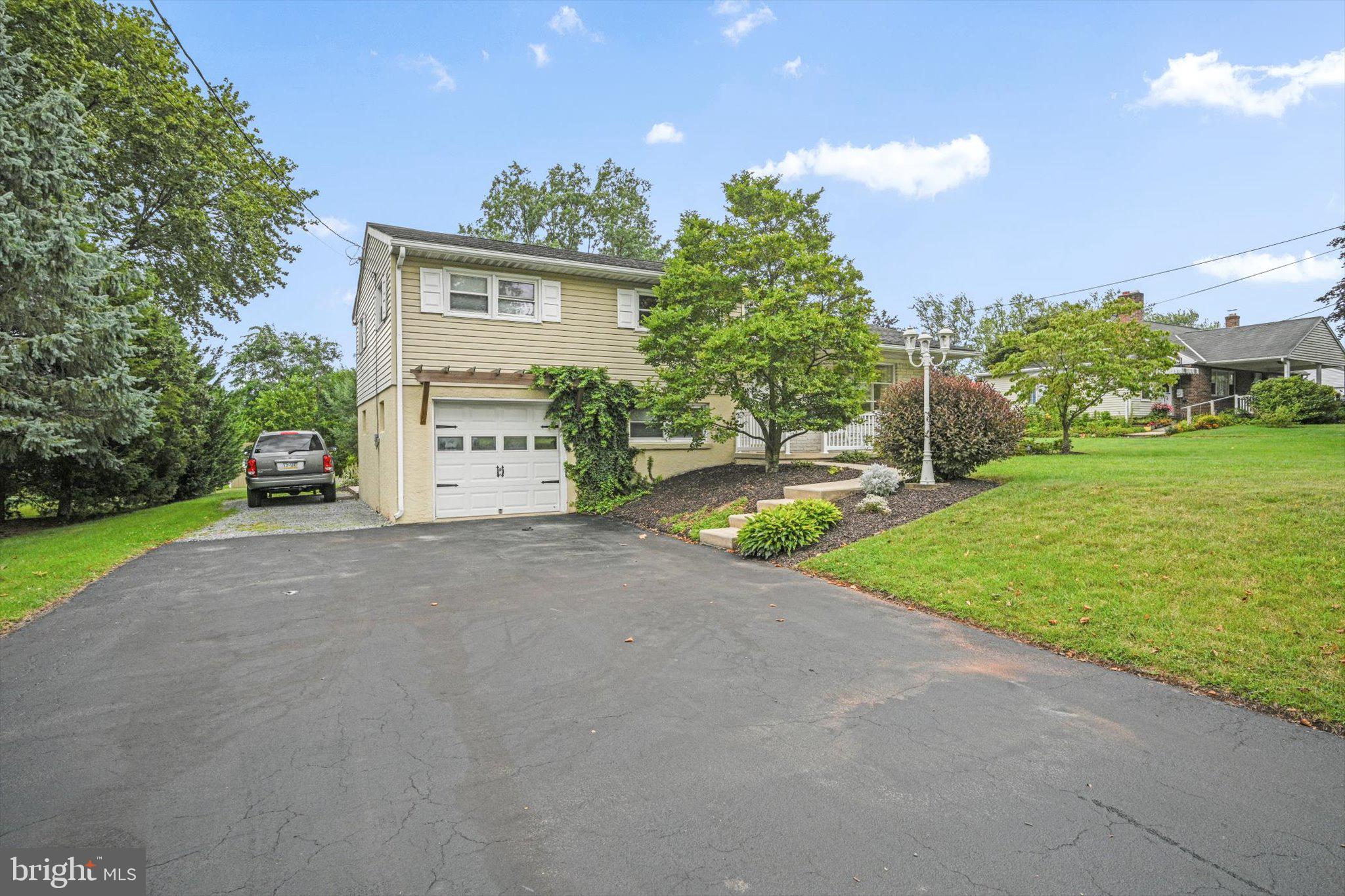 259 North Reamstown Road Denver, PA 17517 - Photo 1 of 29 Gallery Image 1