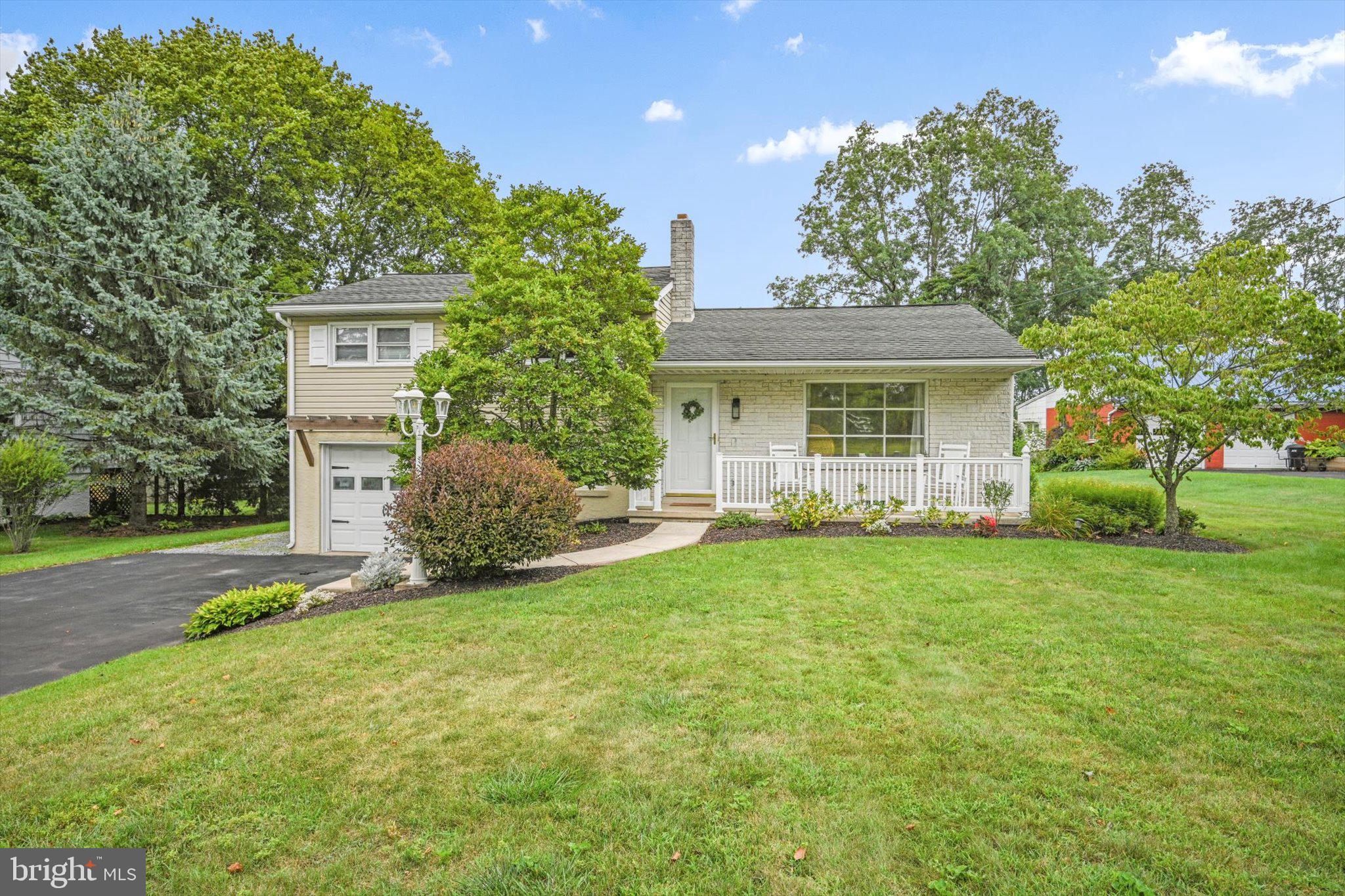 259 North Reamstown Road Denver, PA 17517 - Photo 2 of 29 Gallery Image 2