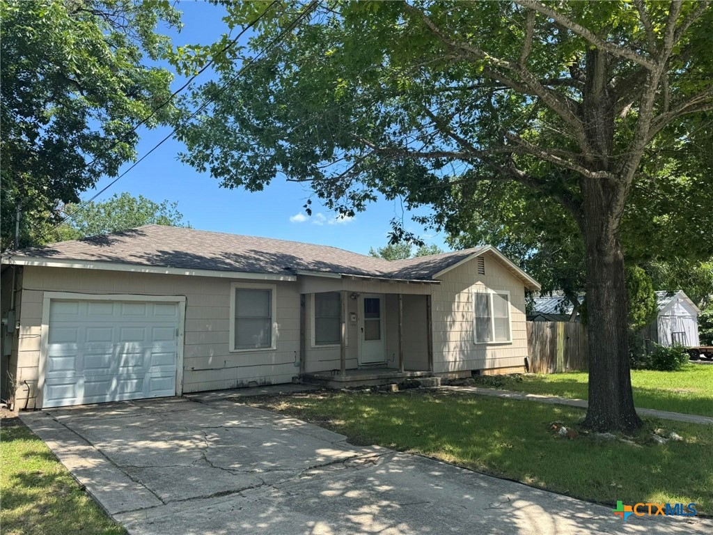 809 Leissner Street Seguin, TX 78155 - Photo 1 of 7