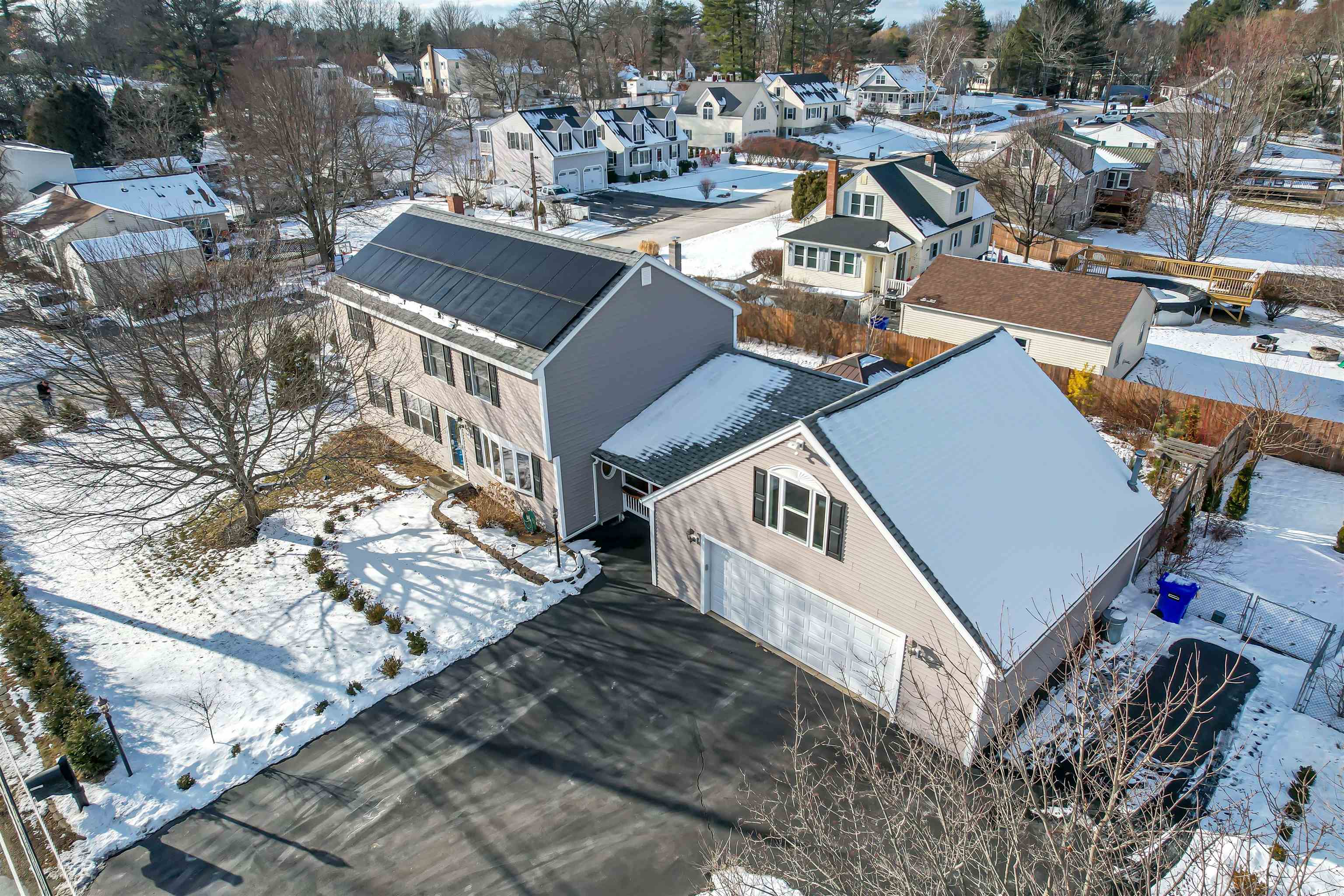 50 Belknap Road Hudson, NH 03051 - Photo 3 of 60