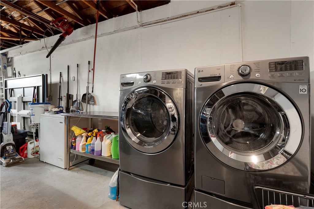 2537 Fulton Road La Verne, CA 91750 - Photo 33 of 43 a utility room with dryer and washer