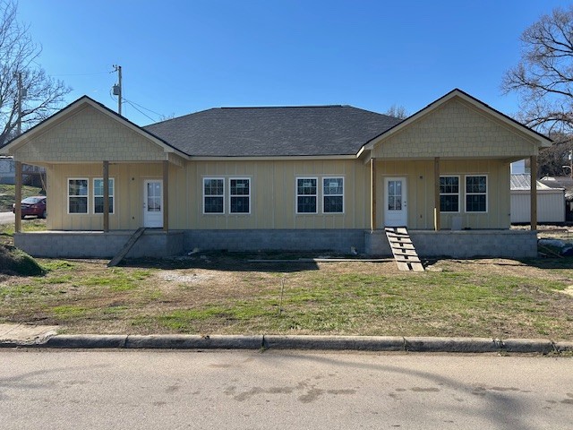 402 North 3rd Street Pulaski, TN 38478 - Photo 2 of 8 a front view of a house with a yard