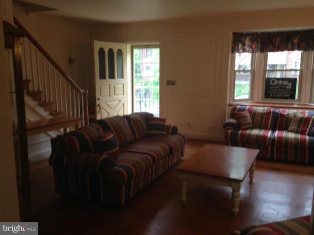 1511 Ralworth Road Baltimore, MD 21218 - Photo 2 of 19 Living Room