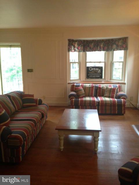 1511 Ralworth Road Baltimore, MD 21218 - Photo 3 of 19 Living Room