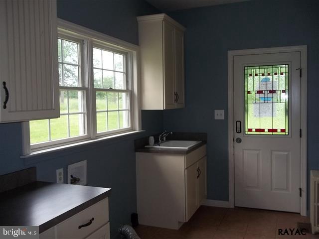 201 Carr Hill Road Gettysburg, PA 17325 - Photo 5 of 17