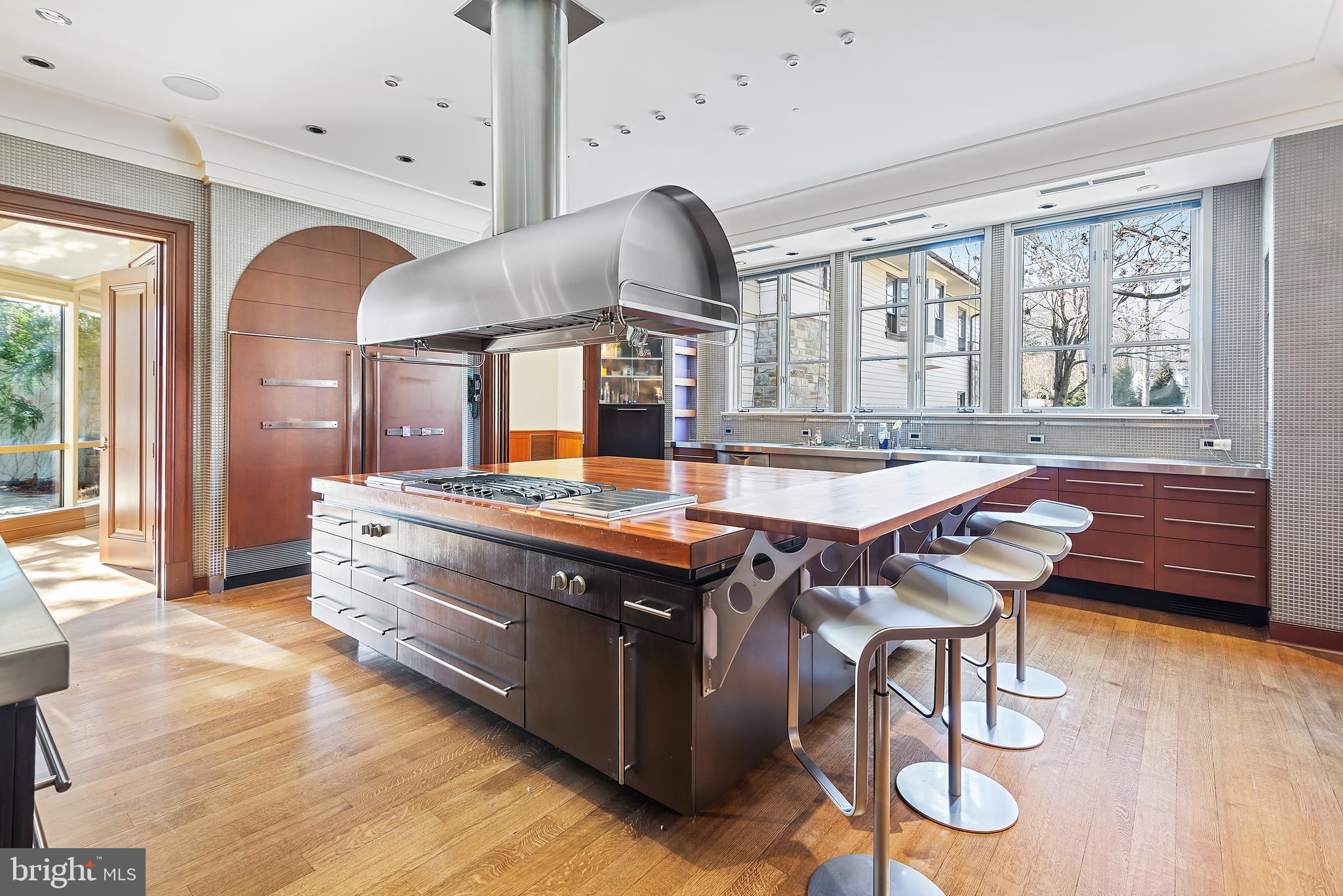 10111 Iron Gate Road Potomac, MD 20854 - Photo 24 of 94 Gournet Commercial Kitchen
