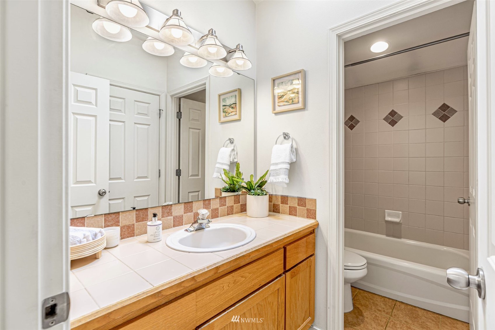 8522 Midvale Avenue North, Unit B Seattle, WA 98103 - Photo 14 of 17 Gallery Image 14