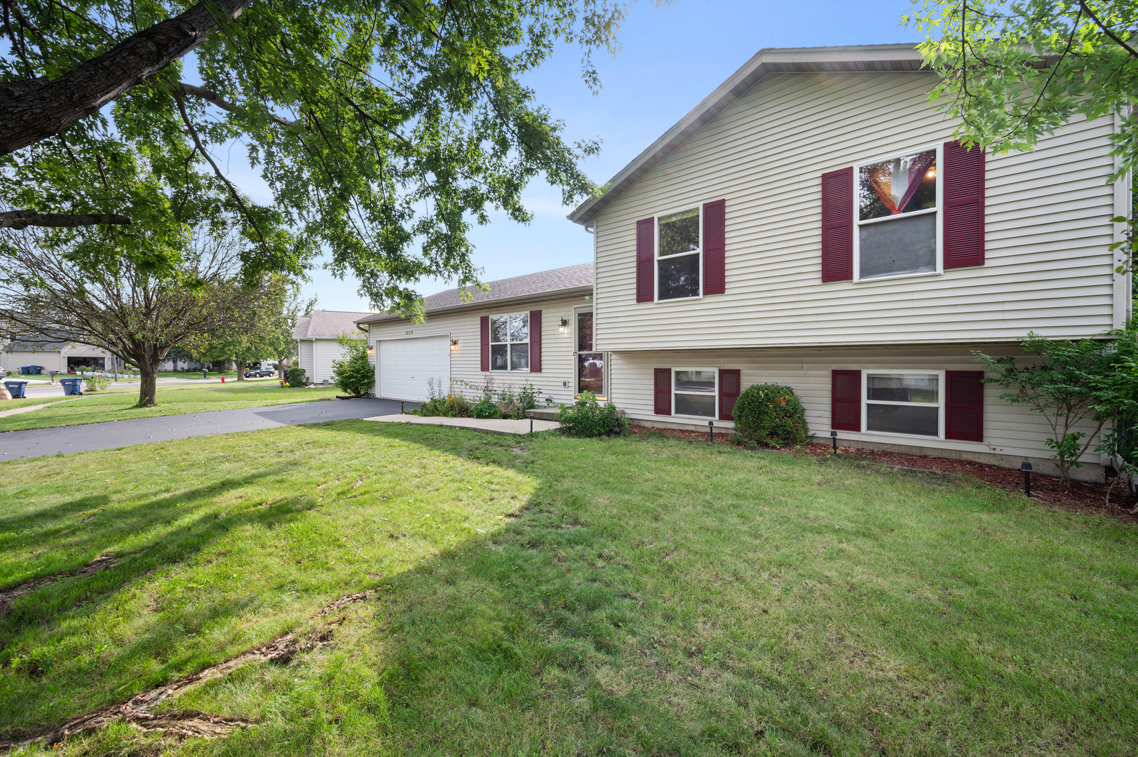 1229 Scenic Road DeKalb, IL 60115 - Photo 2 of 25 Gallery Image 2
