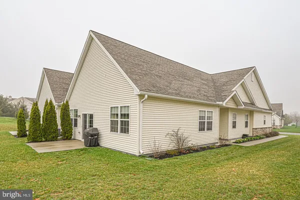 a view of a house with a backyard