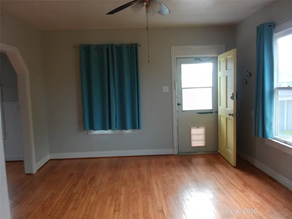 $1,200 | 4619 Ave South, Unit 2, Galveston, TX 77551