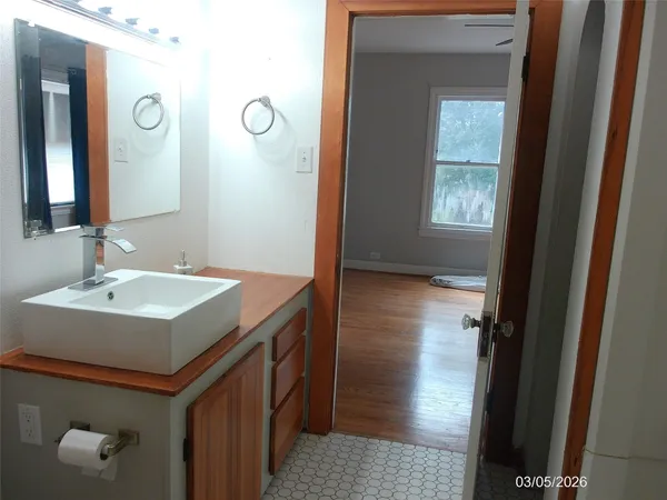 $1,200 | 4619 Ave South, Unit 2, Galveston, TX 77551