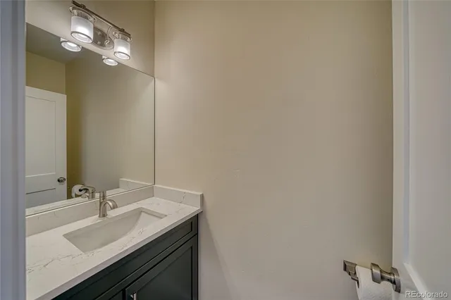 a view of a livingroom with a ceiling fan