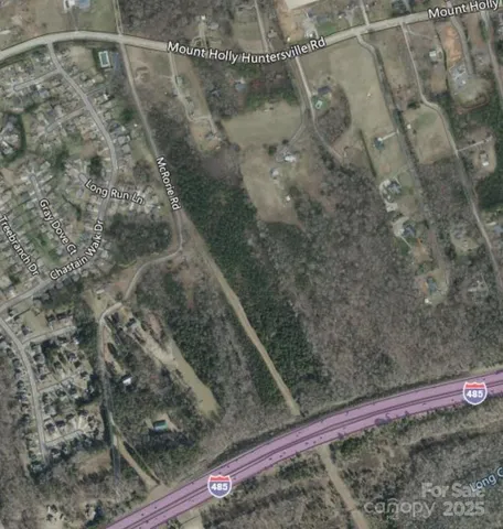 a view of a dry yard