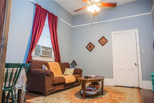 $1,300 | 1935 Bayou Road, Unit B, New Orleans, LA 70116
