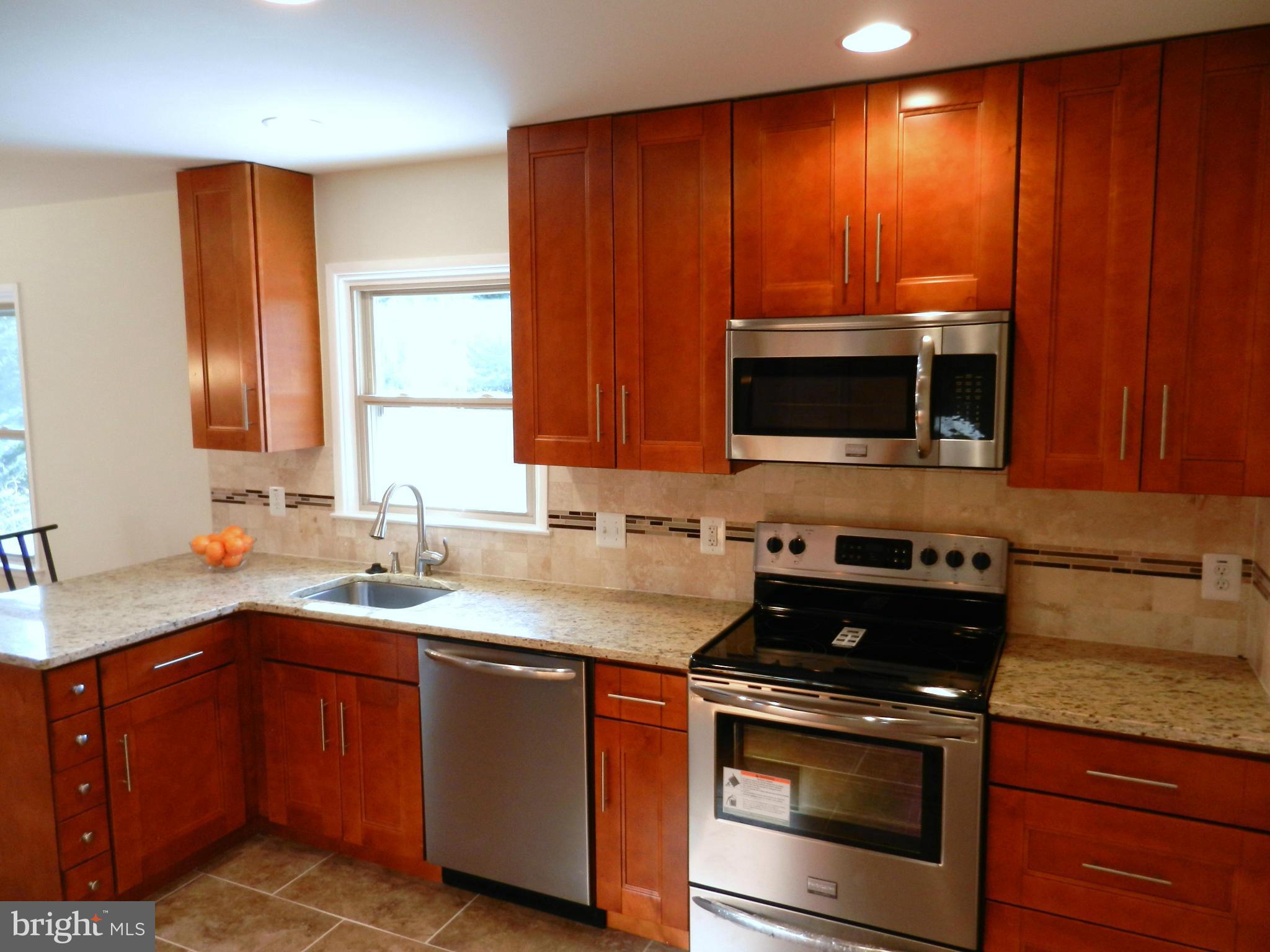 9914 Gunston Road Lorton, VA 22079 - Photo 2 of 29 Kitchen