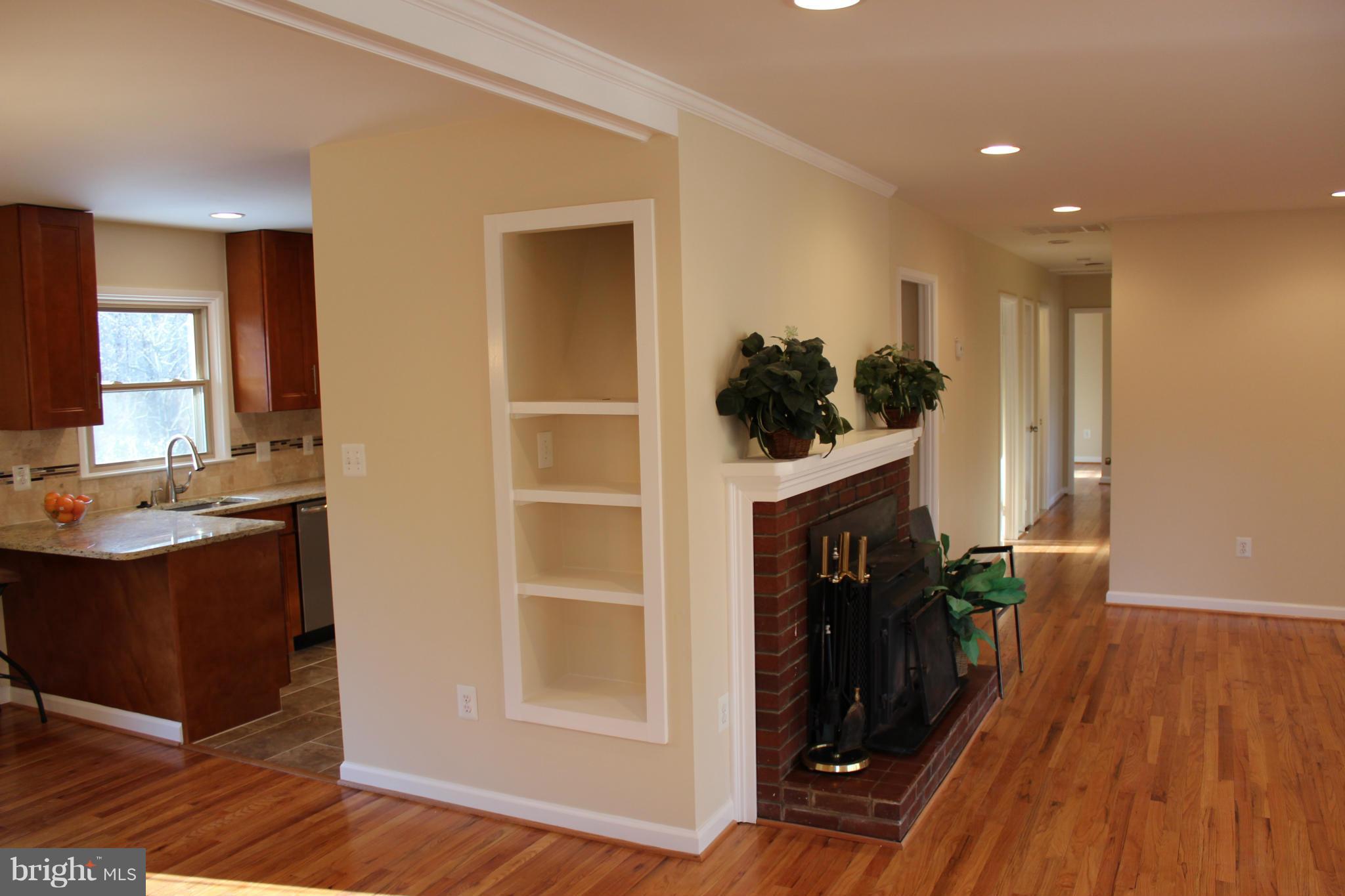 9914 Gunston Road Lorton, VA 22079 - Photo 9 of 29 Living Room