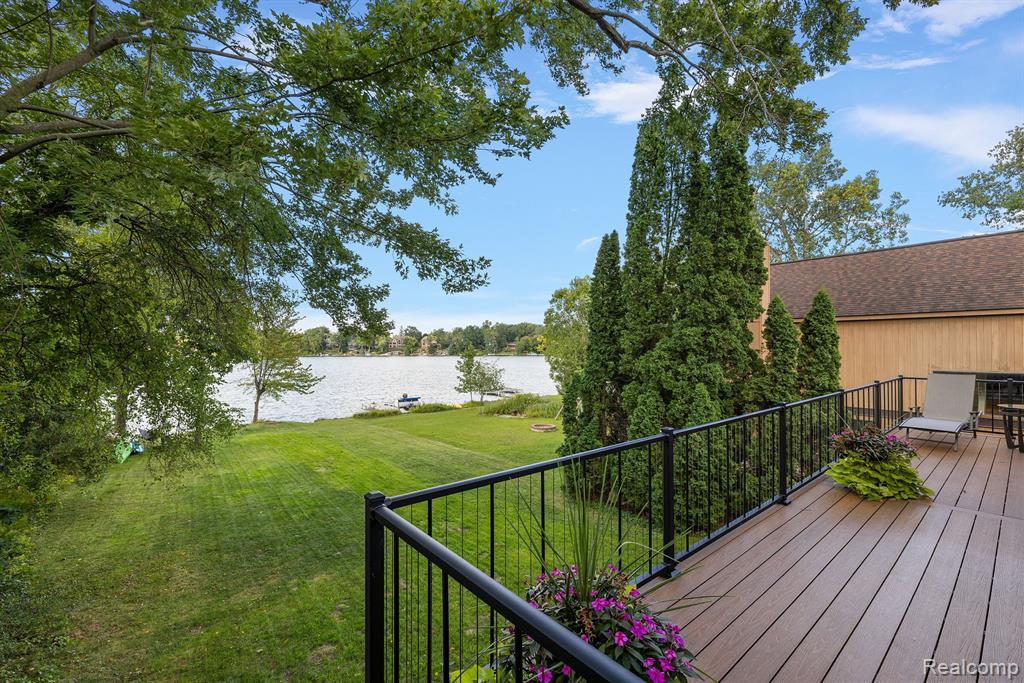6280 Commerce Road West Bloomfield, MI 48324 - Photo 9 of 67