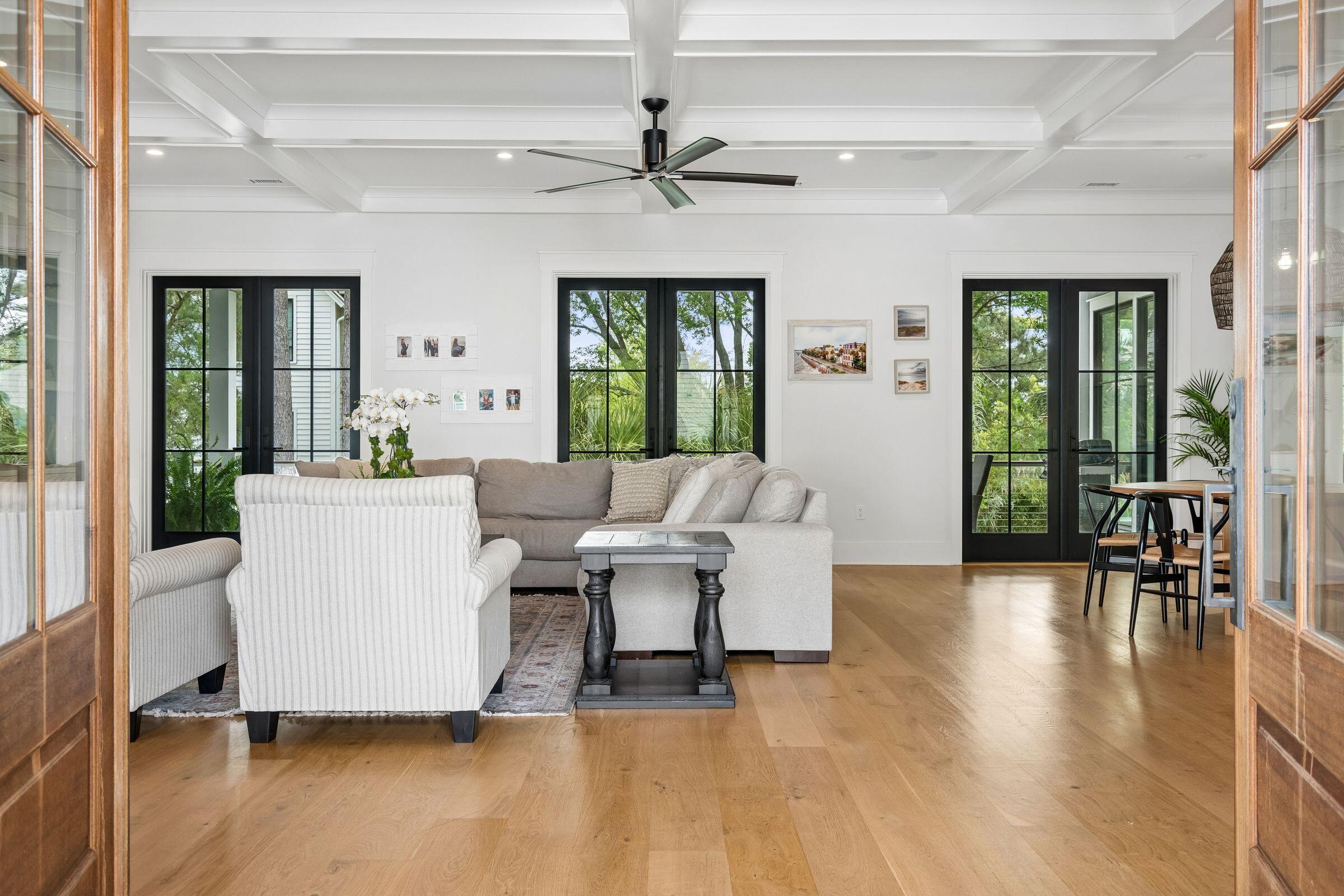 924 Pitt Street Mount Pleasant, SC 29464 - Photo 3 of 71 924PittSt-KeenEyeMarketing-014