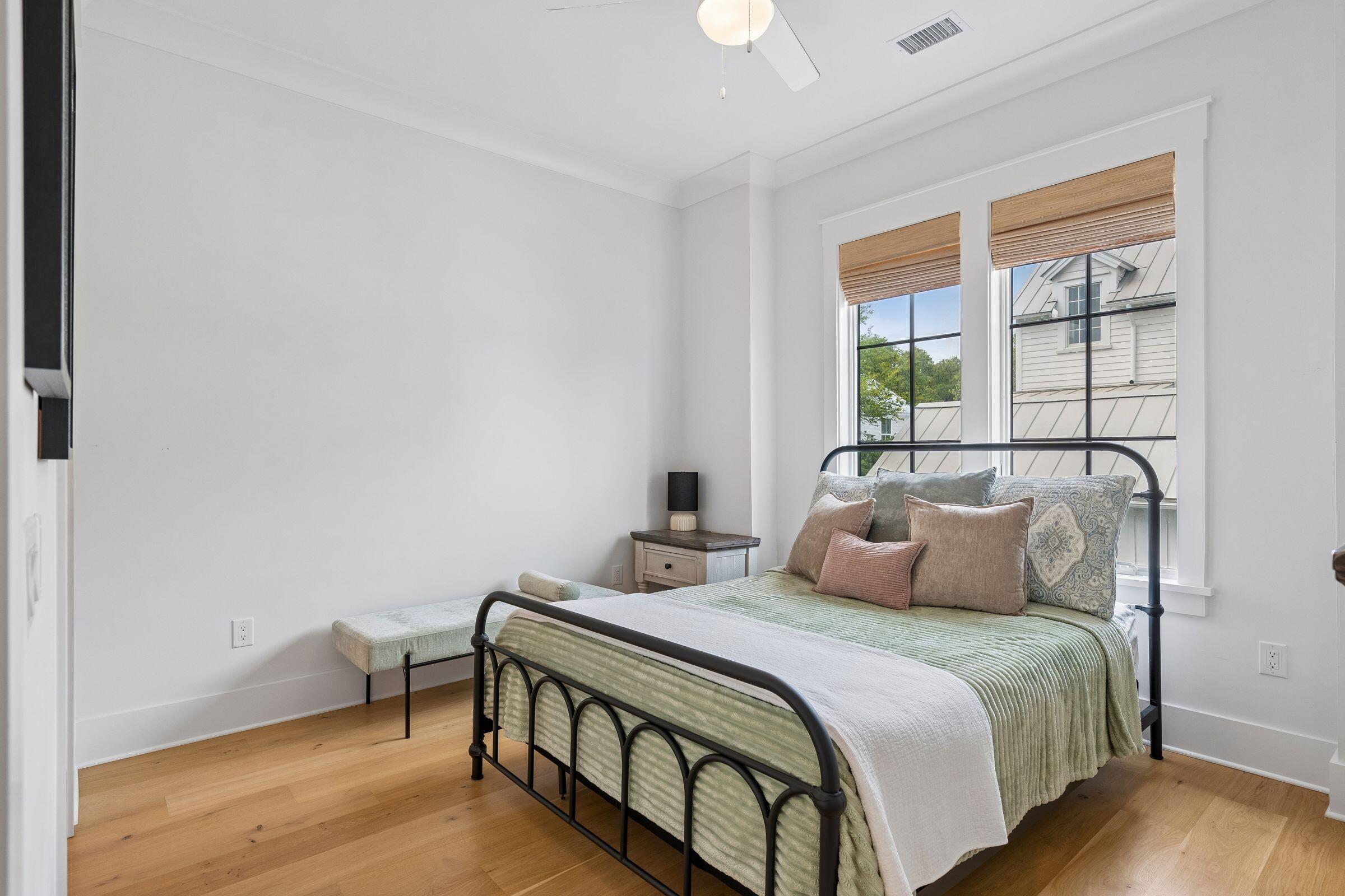 924 Pitt Street Mount Pleasant, SC 29464 - Photo 36 of 71 924PittSt-KeenEyeMarketing-037