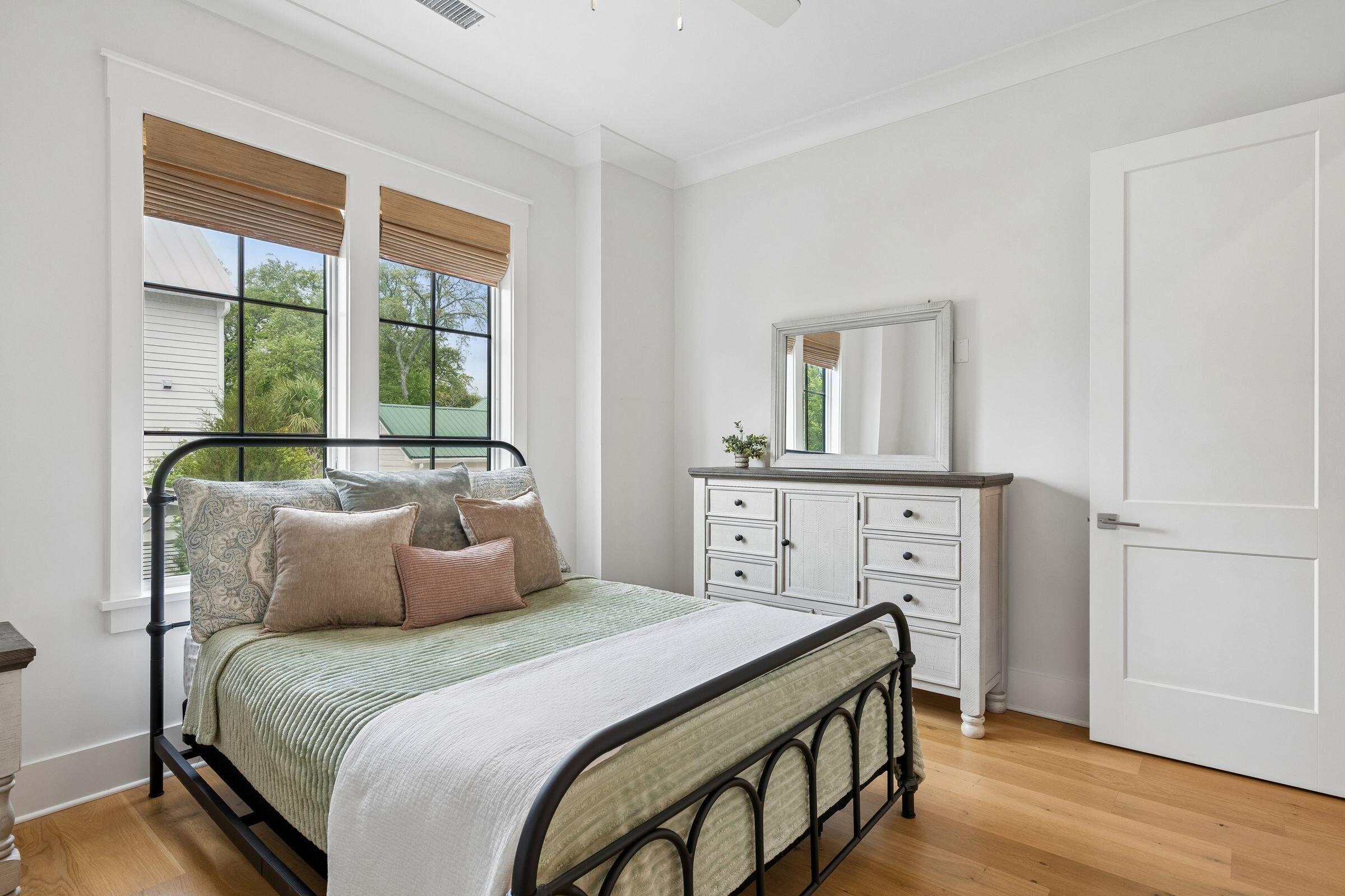 924 Pitt Street Mount Pleasant, SC 29464 - Photo 37 of 71 924PittSt-KeenEyeMarketing-038