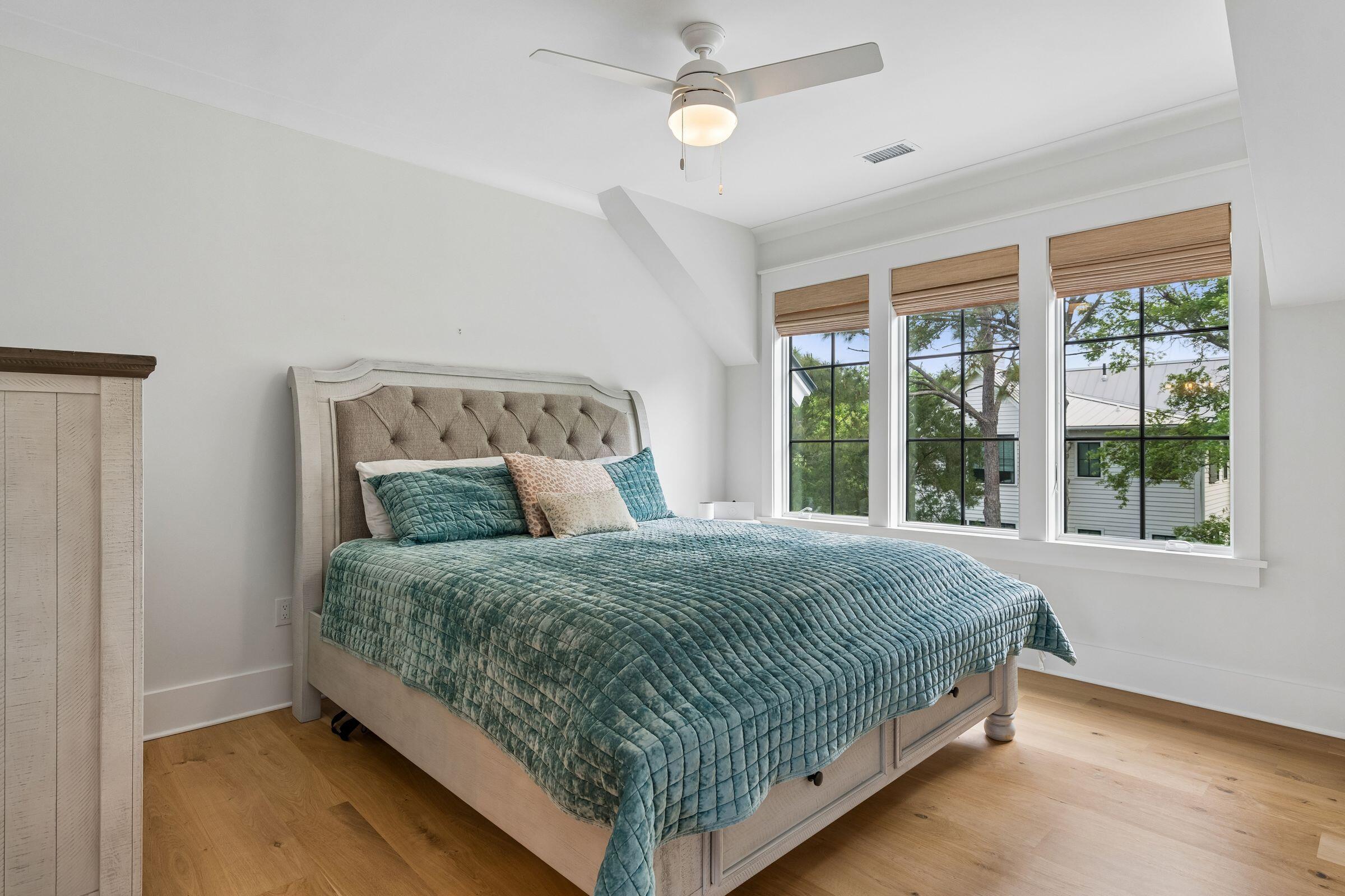 924 Pitt Street Mount Pleasant, SC 29464 - Photo 40 of 71 924PittSt-KeenEyeMarketing-050