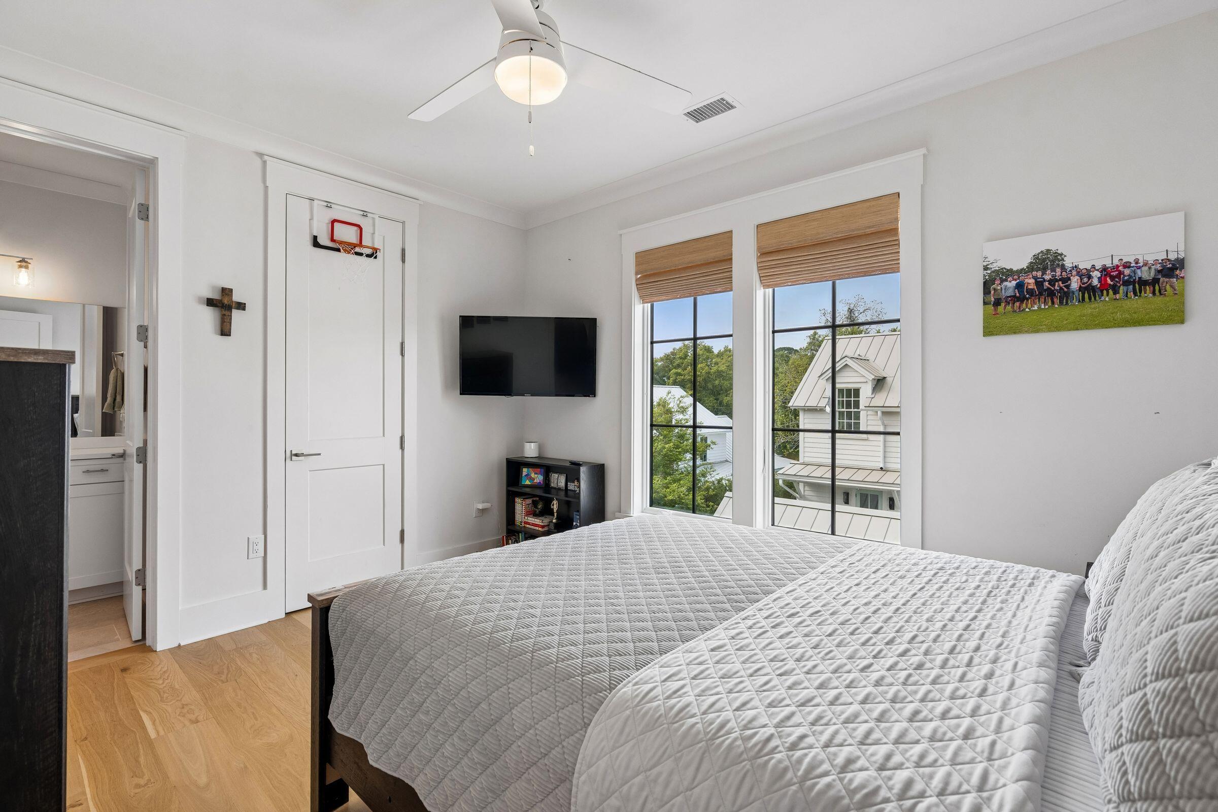 924 Pitt Street Mount Pleasant, SC 29464 - Photo 44 of 71 924PittSt-KeenEyeMarketing-054