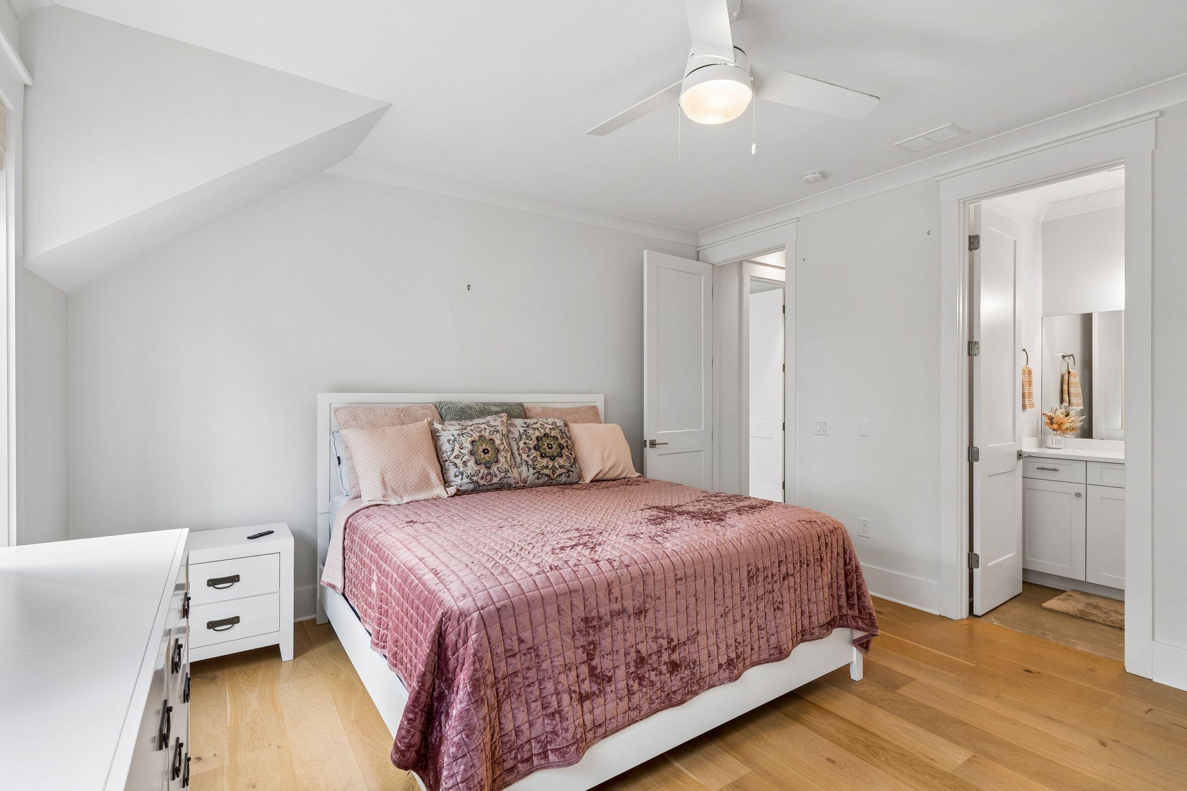 924 Pitt Street Mount Pleasant, SC 29464 - Photo 48 of 71 924PittSt-KeenEyeMarketing-059