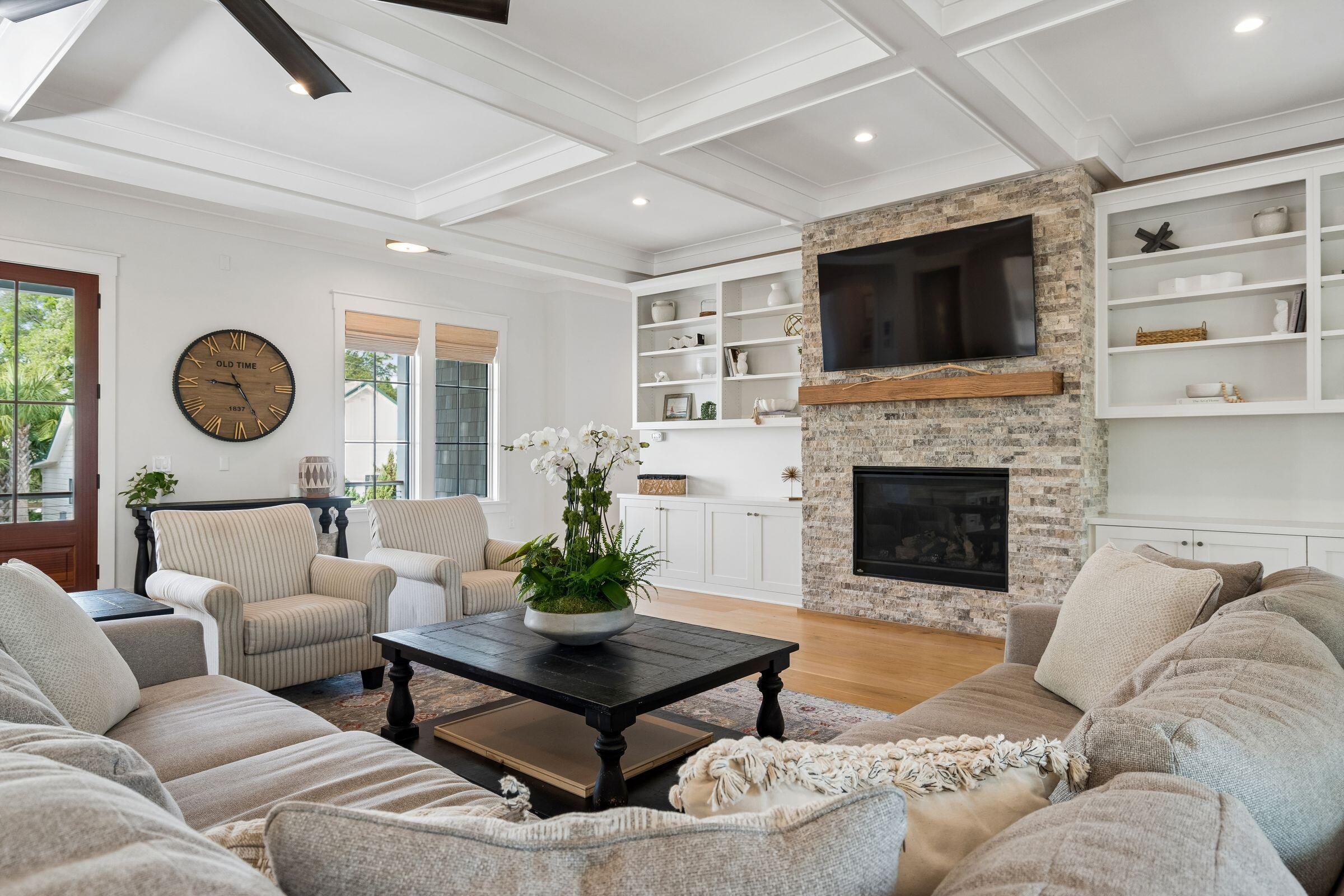 924 Pitt Street Mount Pleasant, SC 29464 - Photo 5 of 71 924PittSt-KeenEyeMarketing-016