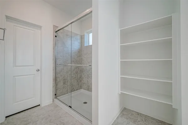 a view of an house with backyard