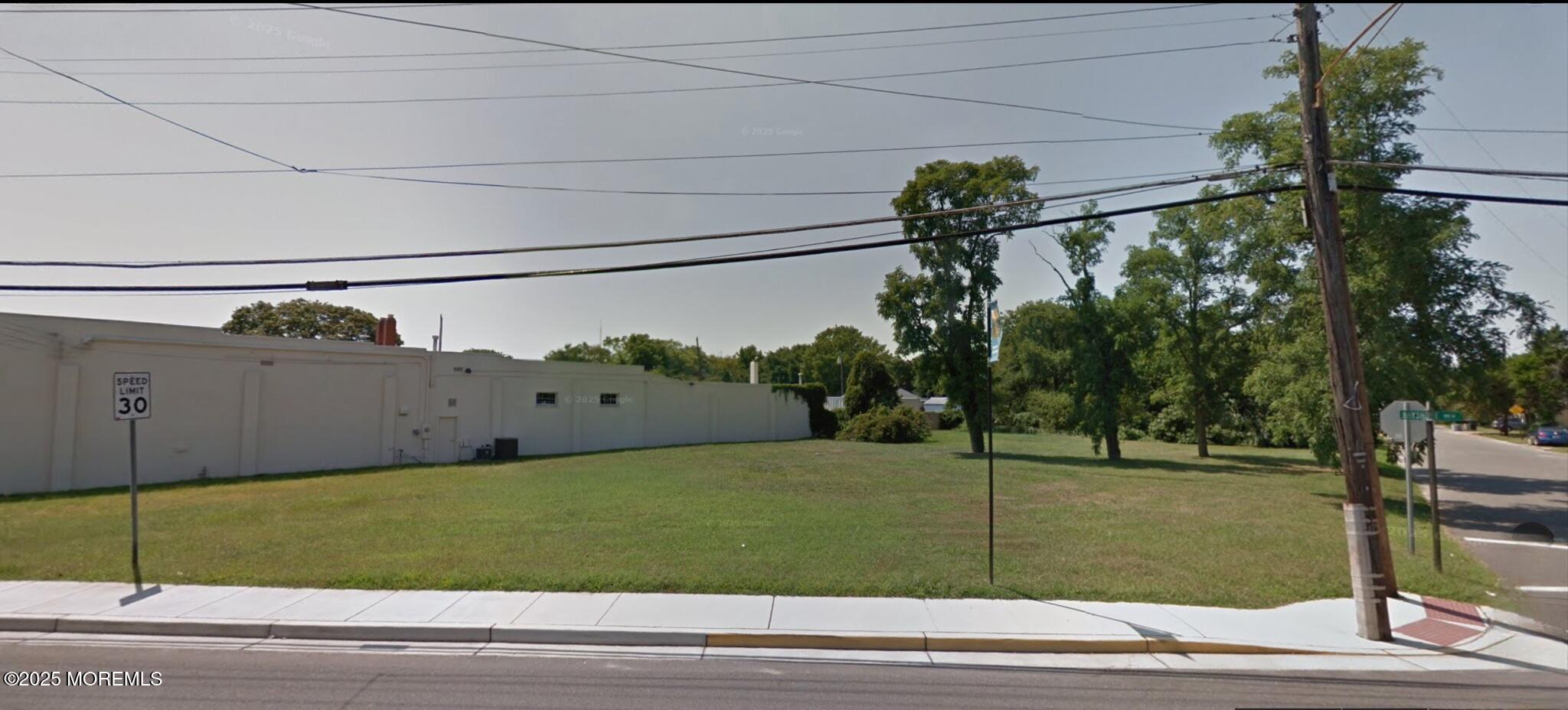 999 Bayshore Road Villas, NJ 08251 - Photo 2 of 4 a view of a yard