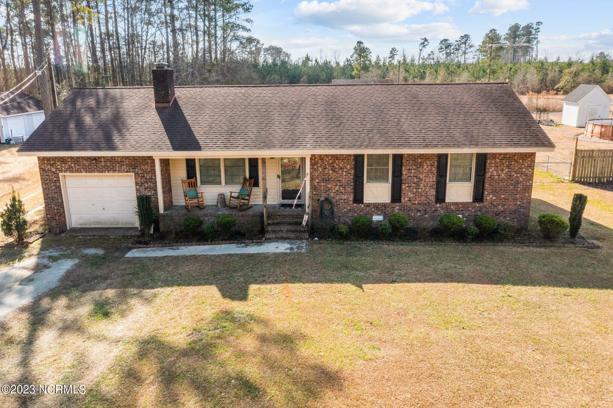 2015 Spring Garden Road New Bern, NC 28562 - Photo 6 of 37 Lovely Brick Ranch
