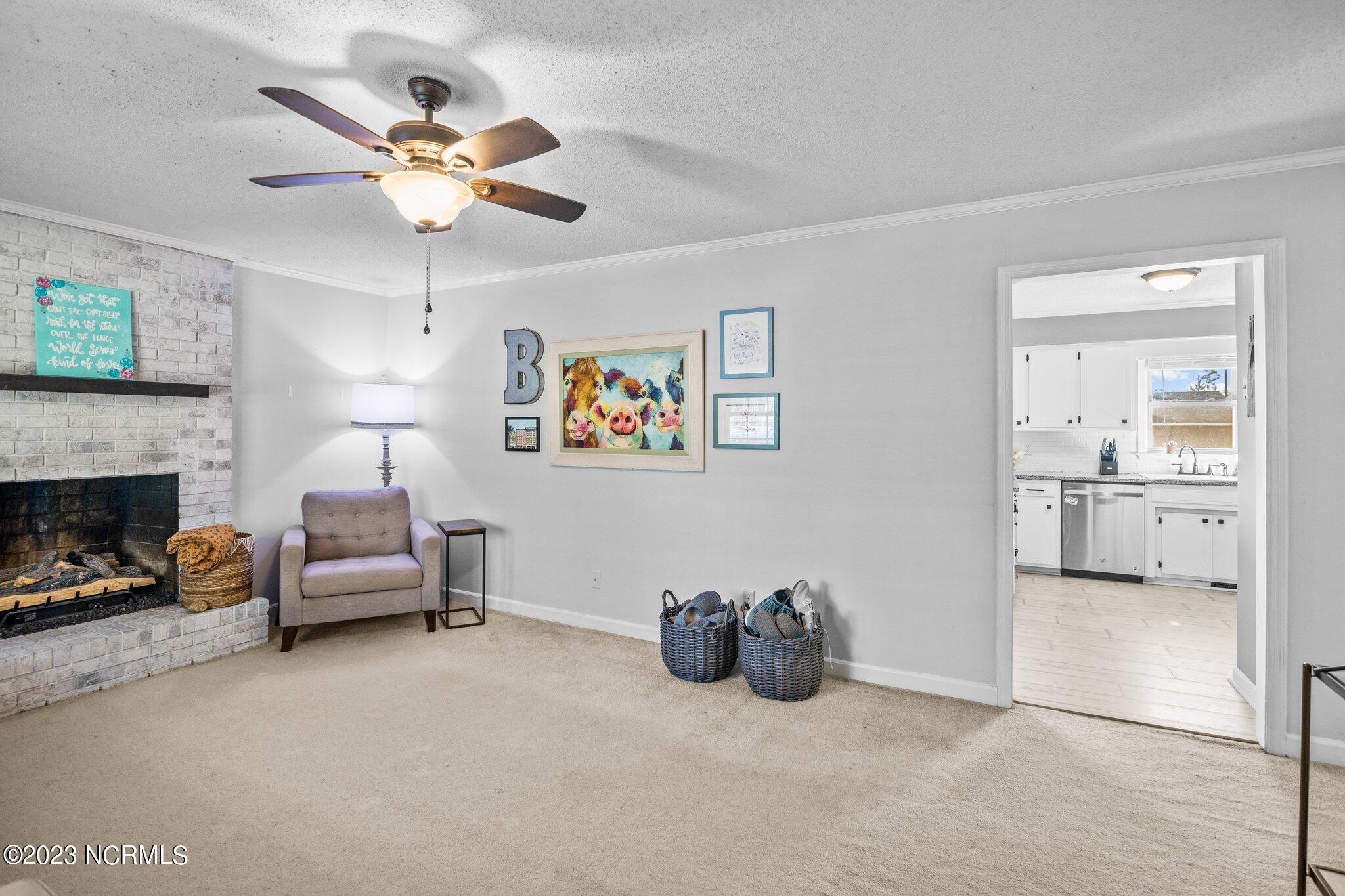 2015 Spring Garden Road New Bern, NC 28562 - Photo 7 of 37 Living Space