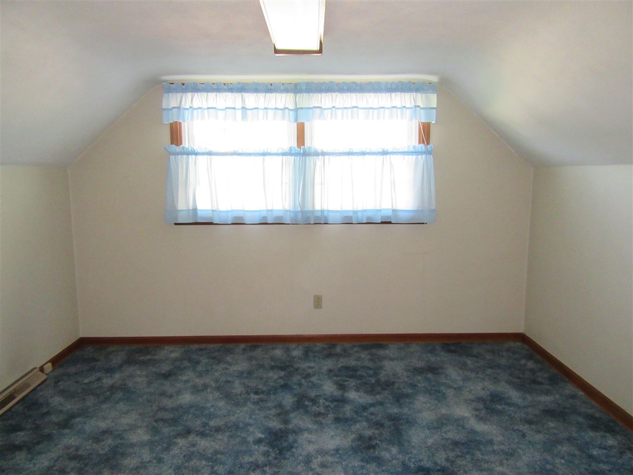 4045 Abbotsford Road Rockford, IL 61107 - Photo 12 of 18 an empty room with a window