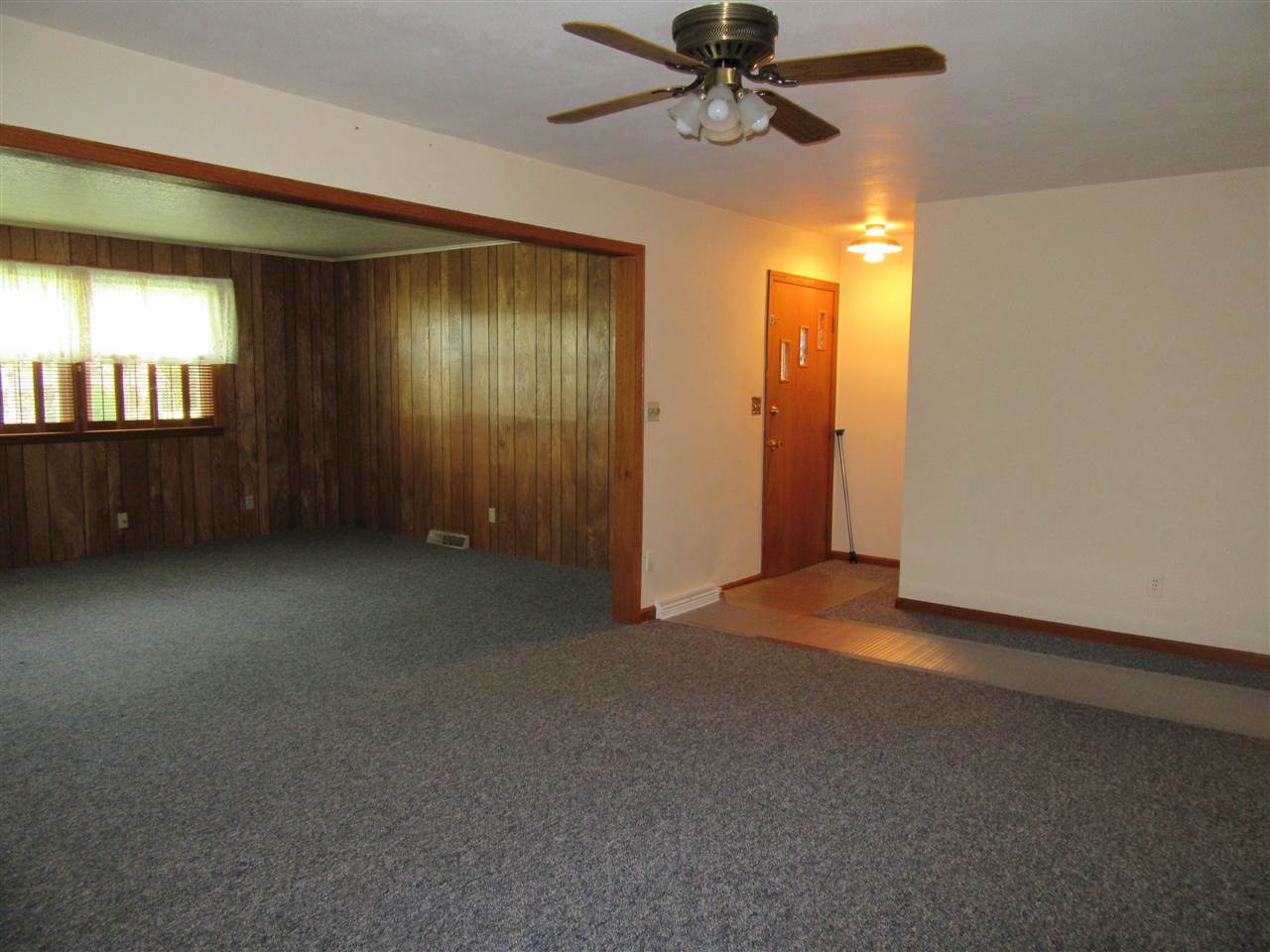 4045 Abbotsford Road Rockford, IL 61107 - Photo 4 of 18 a view of empty room with window