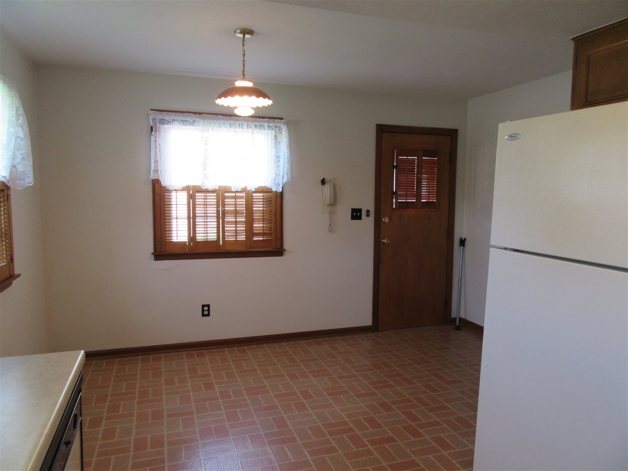 4045 Abbotsford Road Rockford, IL 61107 - Photo 7 of 18 a view of an empty room with a window