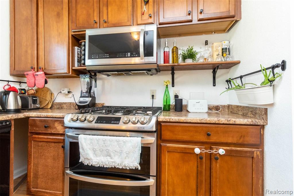 28115 Six Mile Road Livonia, MI 48154 - Photo 16 of 38