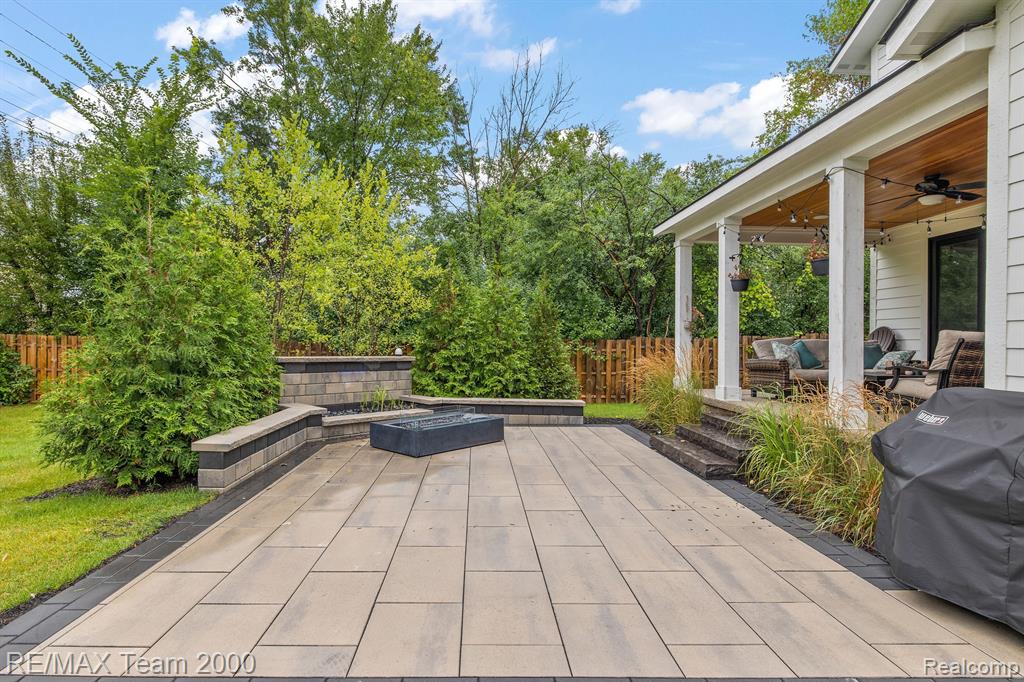 2064 Yorkshire Road Birmingham, MI 48009 - Photo 7 of 59