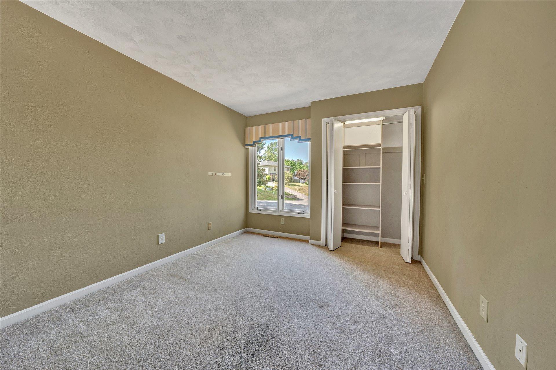 3303 One Oak Road Roanoke, VA 24018 - Photo 22 of 33 24-SGP (25 of 35)