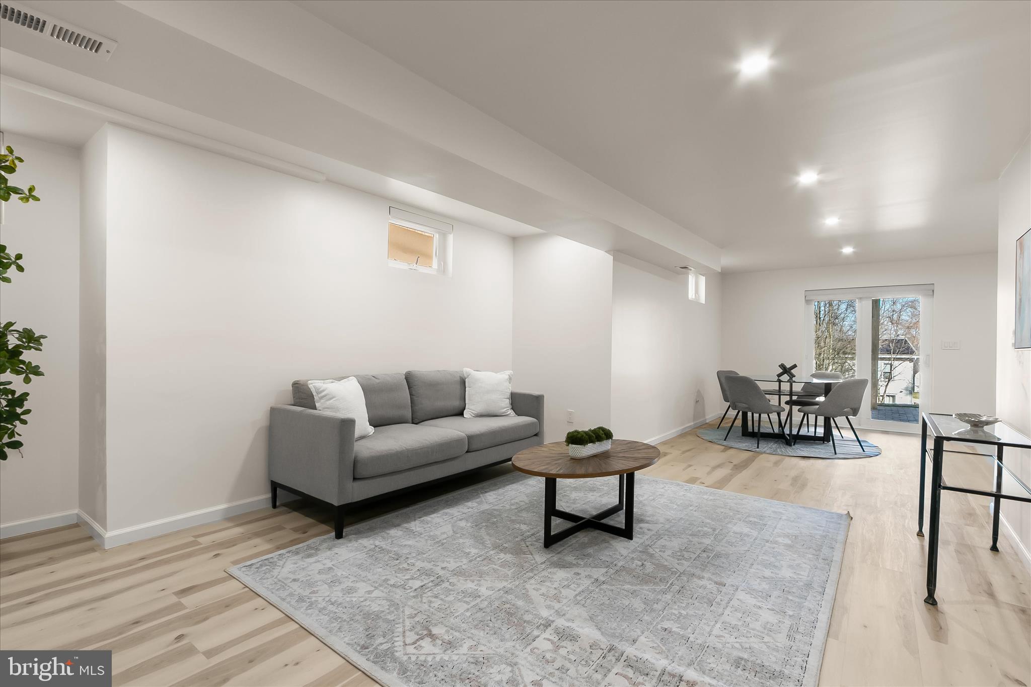 14215 Summit Lane Laurel, MD 20708 - Photo 39 of 62 a living room with furniture and a couch